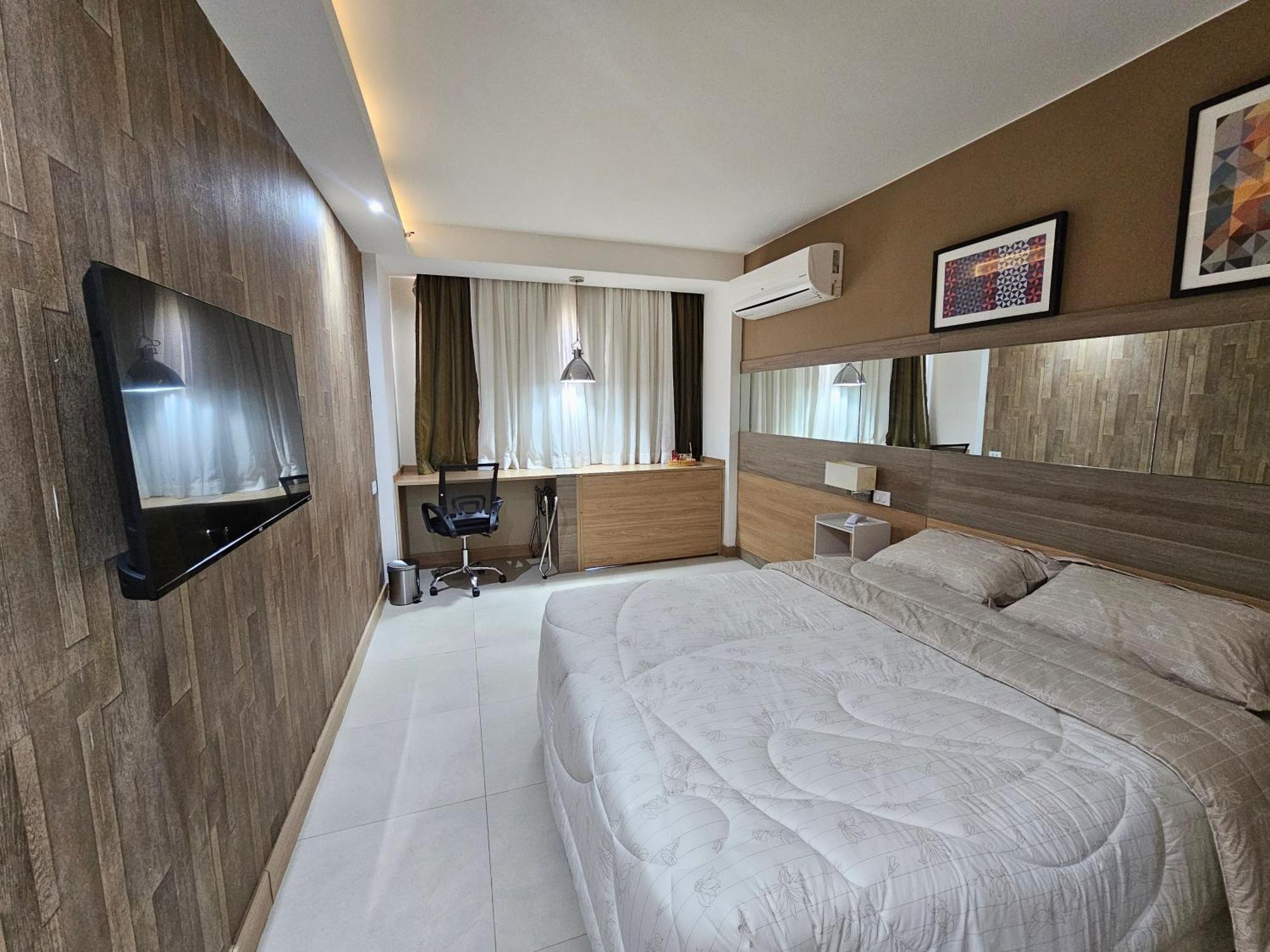 Premier Flat *